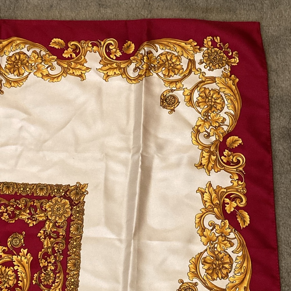 Elegant Red and Gold Baroque Style Scarf - Picture 7 of 15